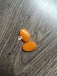 18 mm-es narancssárga lapos, enyhén csavart gyöngy